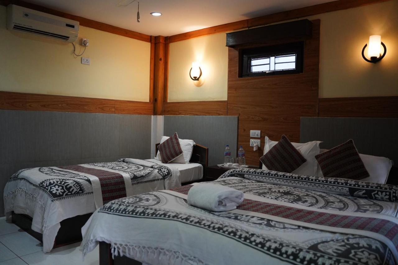Chitwan Riverside Resort Sauraha Exteriér fotografie