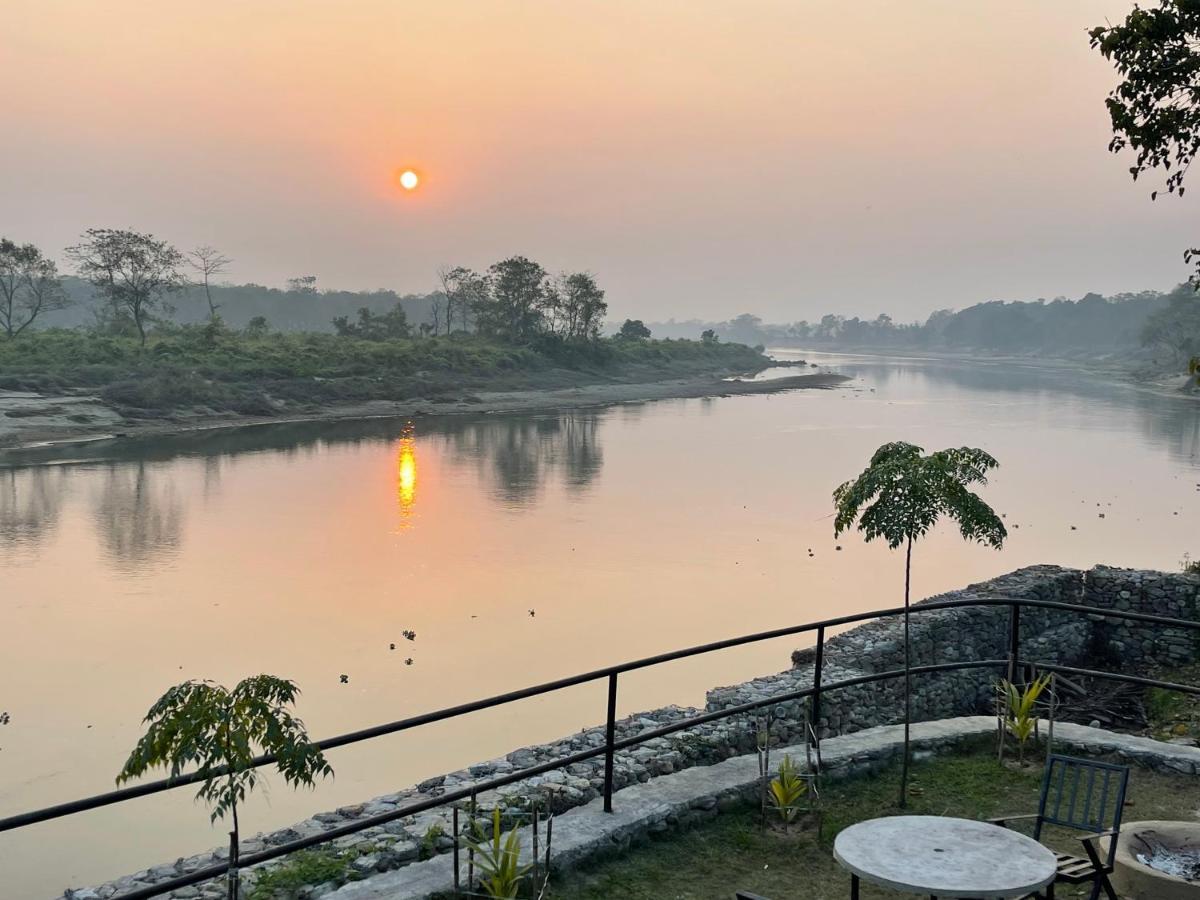 Chitwan Riverside Resort Sauraha Exteriér fotografie