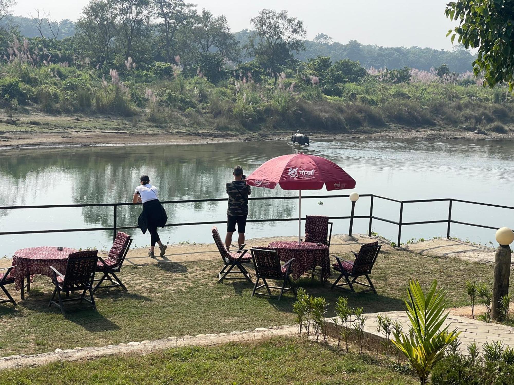 Chitwan Riverside Resort Sauraha Exteriér fotografie