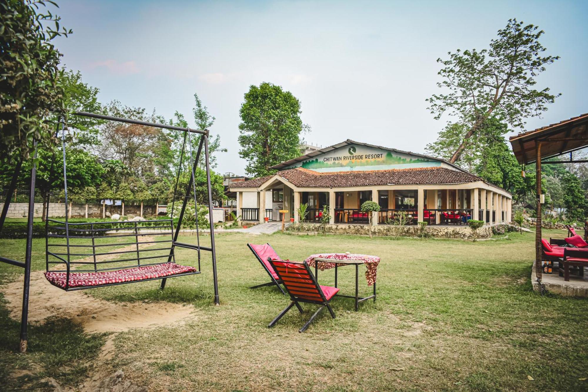 Chitwan Riverside Resort Sauraha Exteriér fotografie