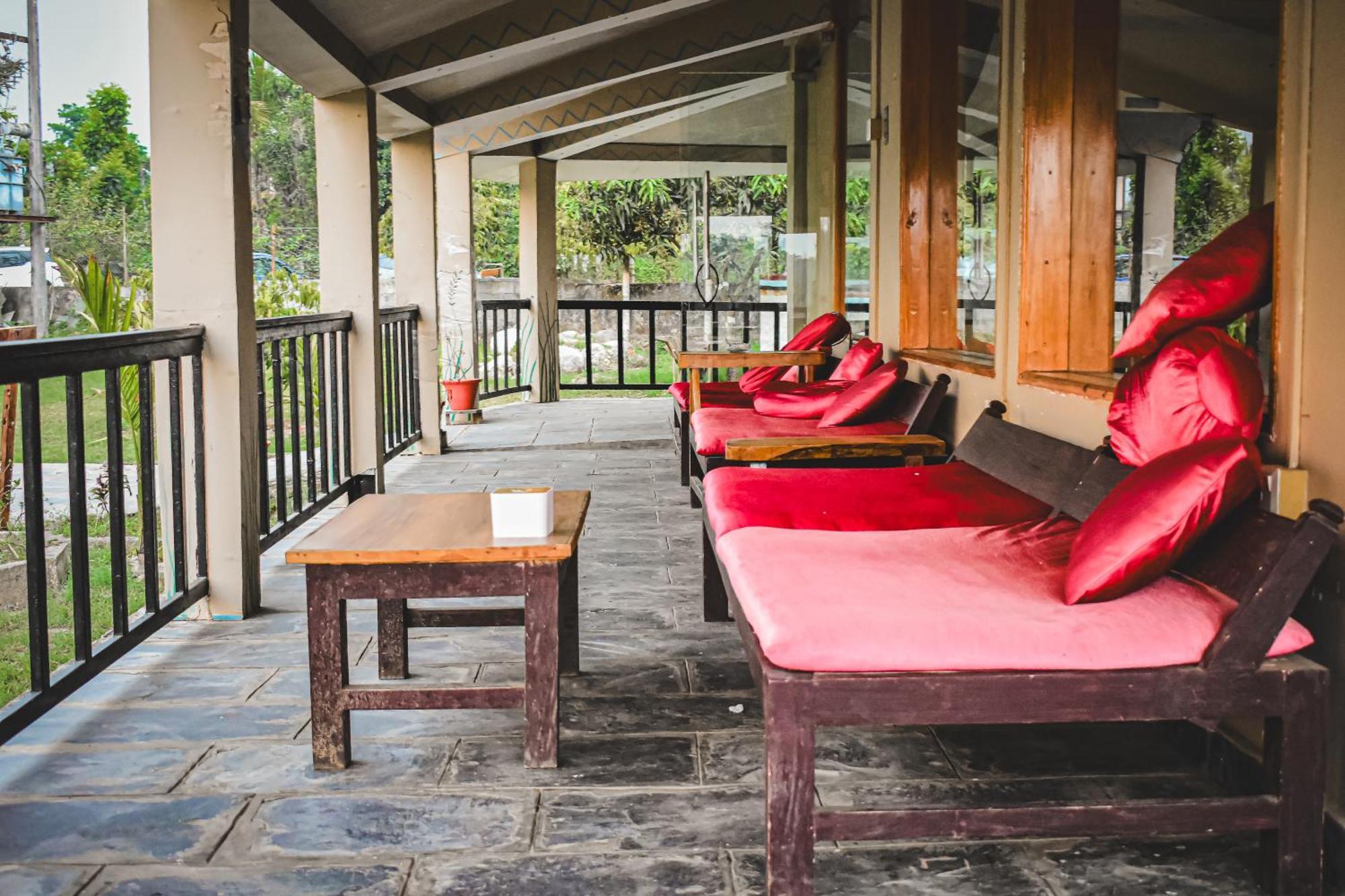 Chitwan Riverside Resort Sauraha Exteriér fotografie