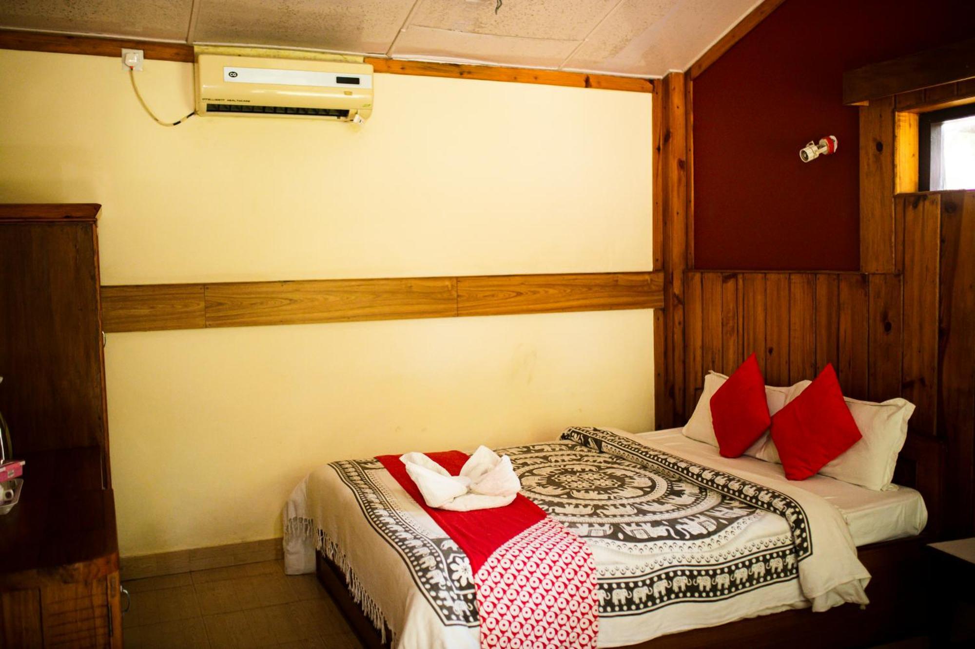 Chitwan Riverside Resort Sauraha Exteriér fotografie