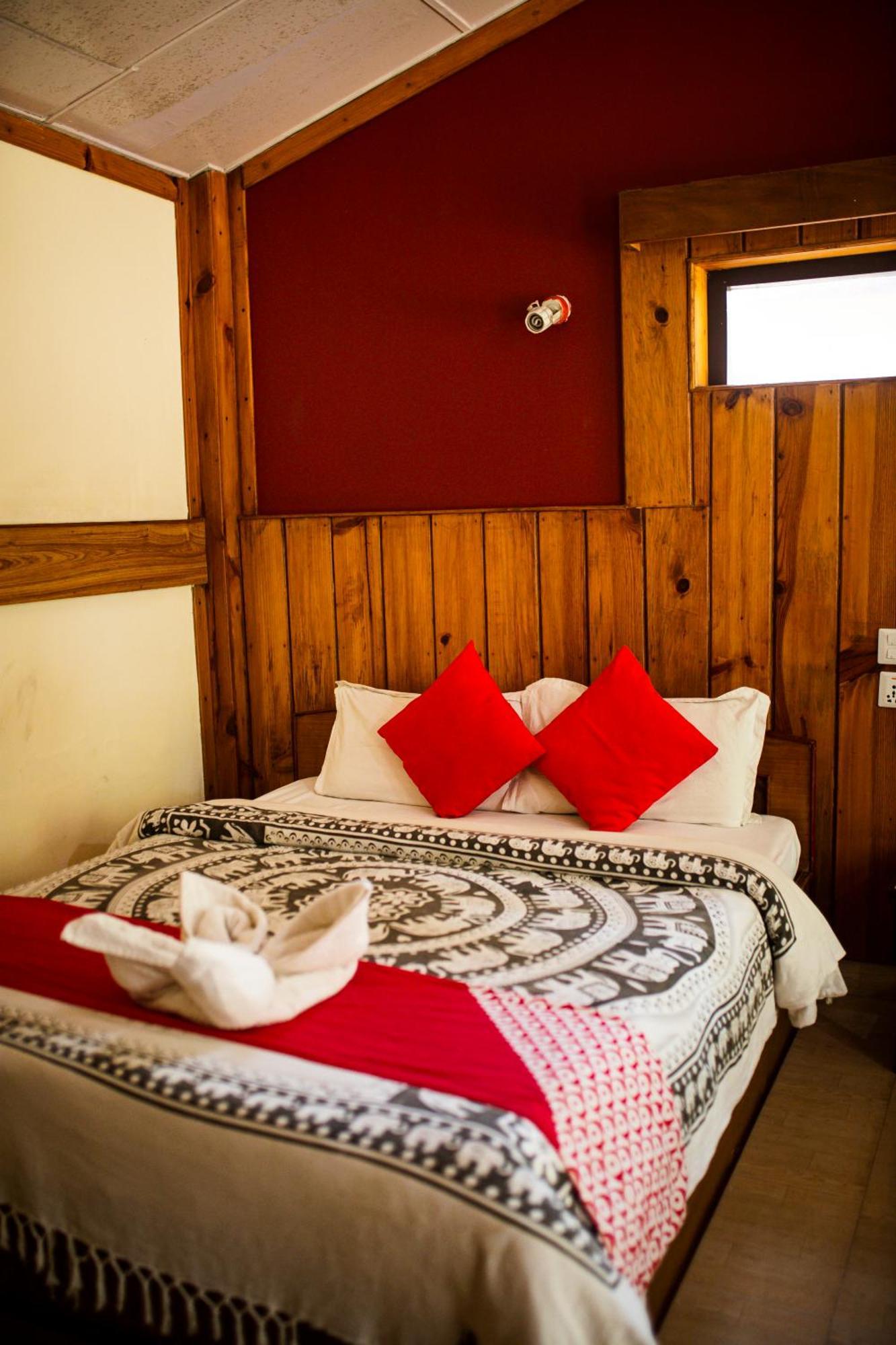 Chitwan Riverside Resort Sauraha Exteriér fotografie