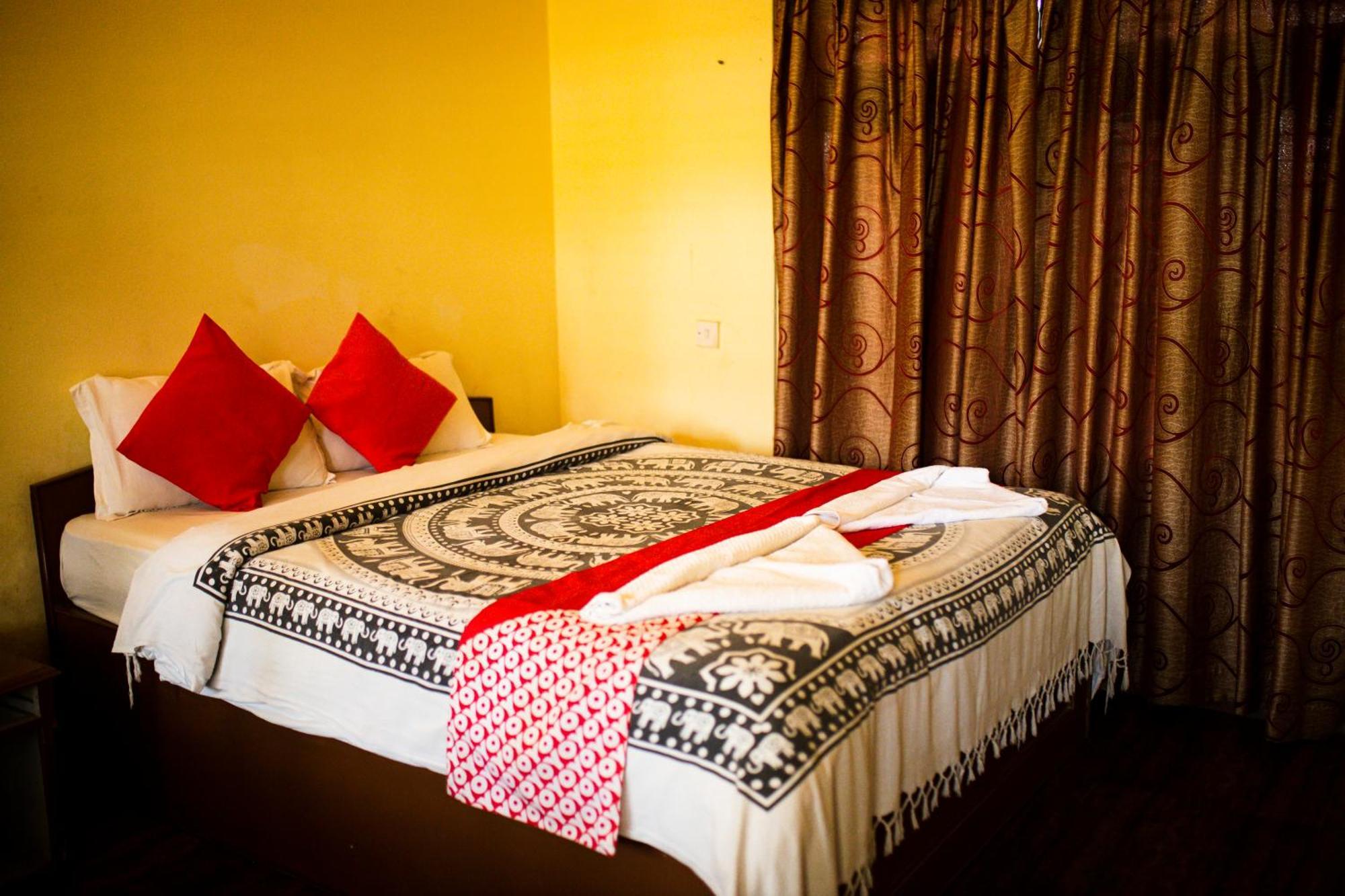 Chitwan Riverside Resort Sauraha Exteriér fotografie