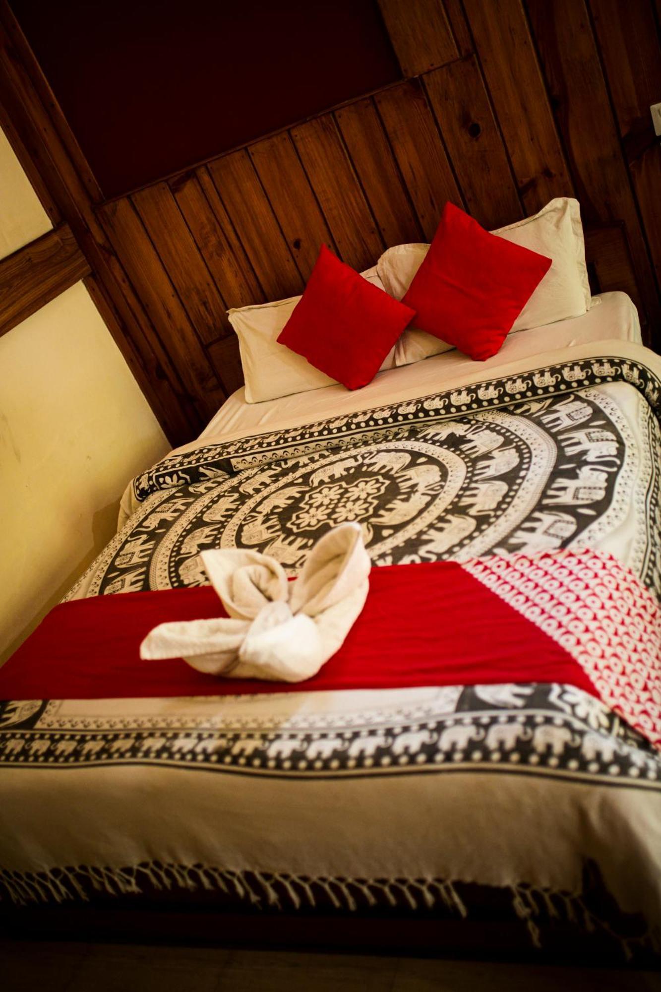 Chitwan Riverside Resort Sauraha Exteriér fotografie