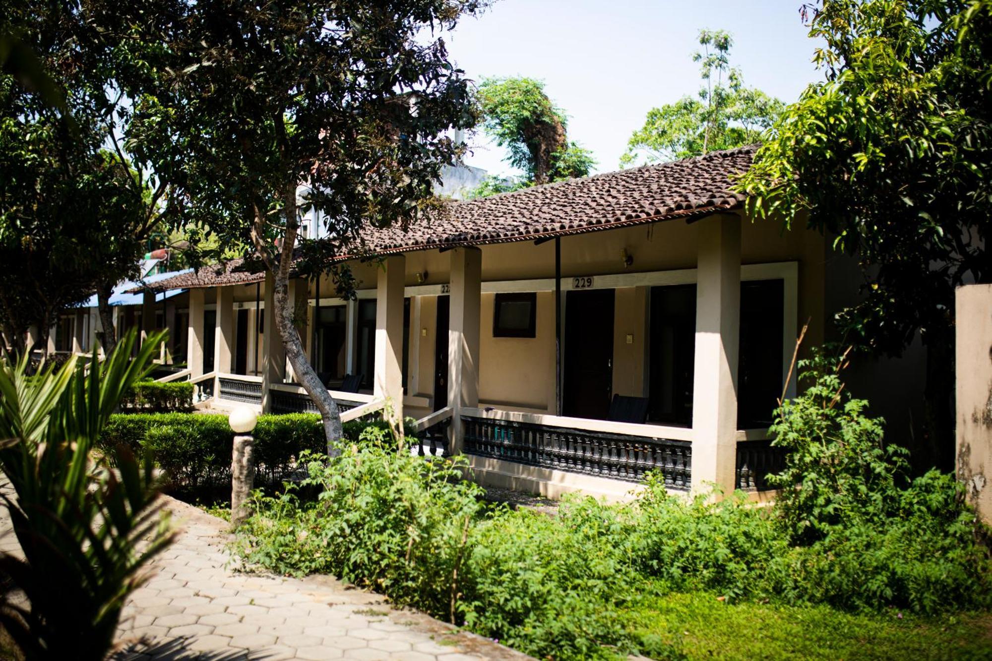 Chitwan Riverside Resort Sauraha Exteriér fotografie