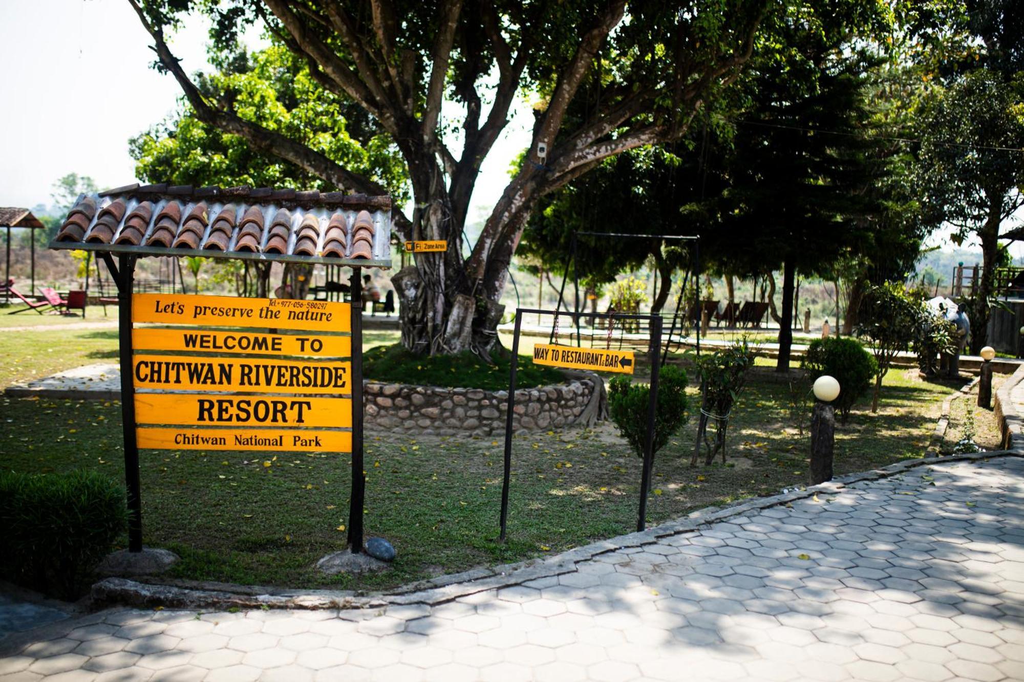 Chitwan Riverside Resort Sauraha Exteriér fotografie