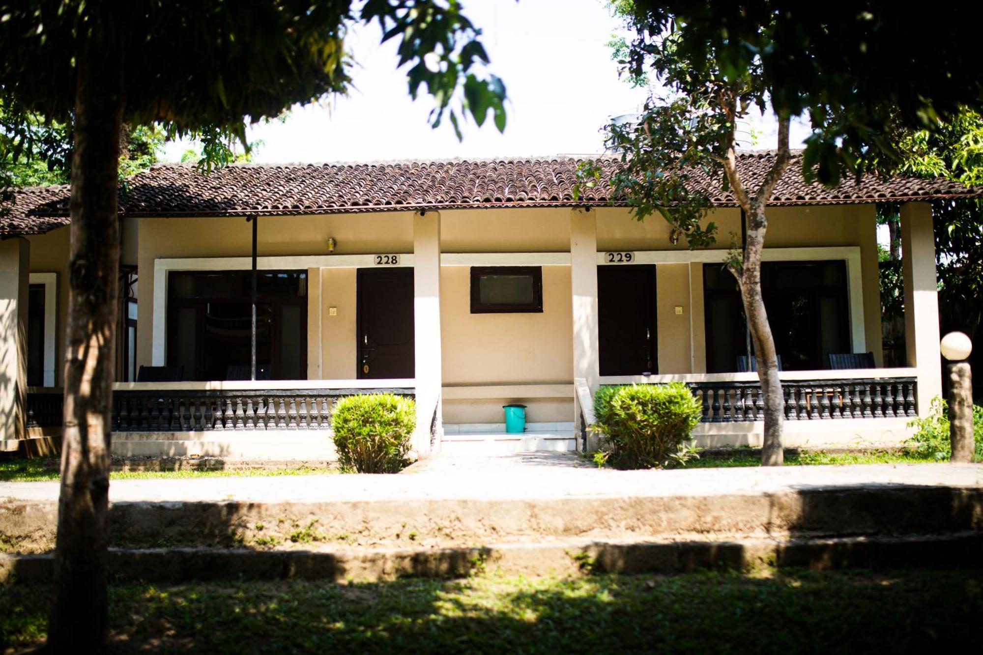 Chitwan Riverside Resort Sauraha Exteriér fotografie