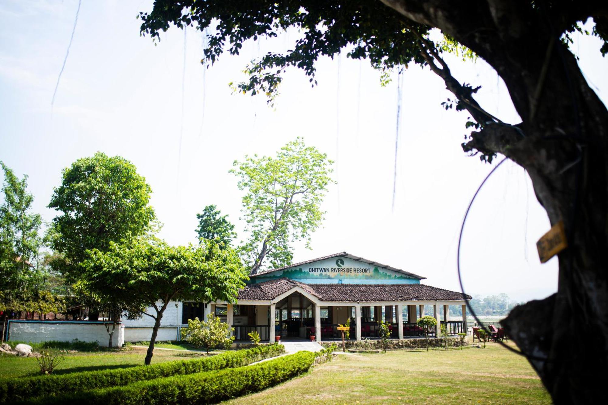 Chitwan Riverside Resort Sauraha Exteriér fotografie