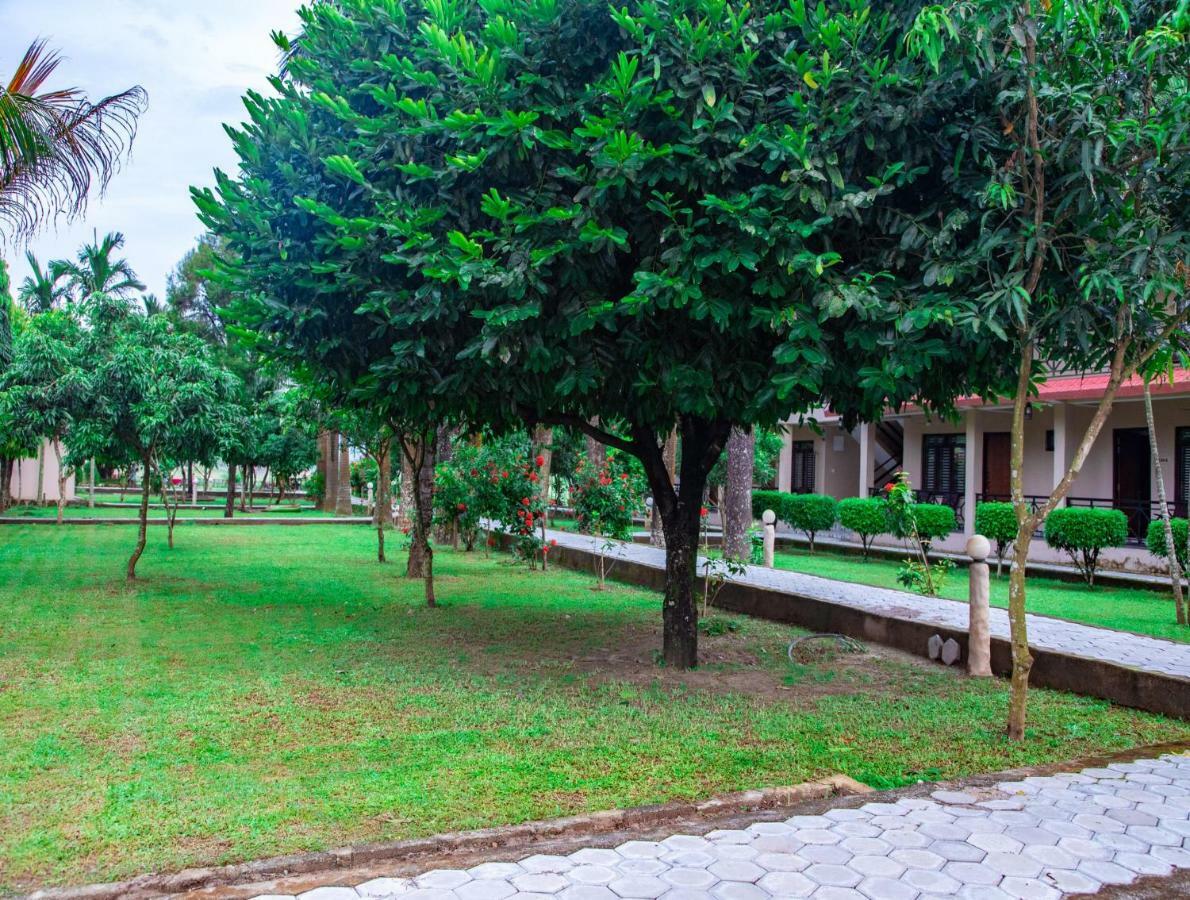 Chitwan Riverside Resort Sauraha Exteriér fotografie