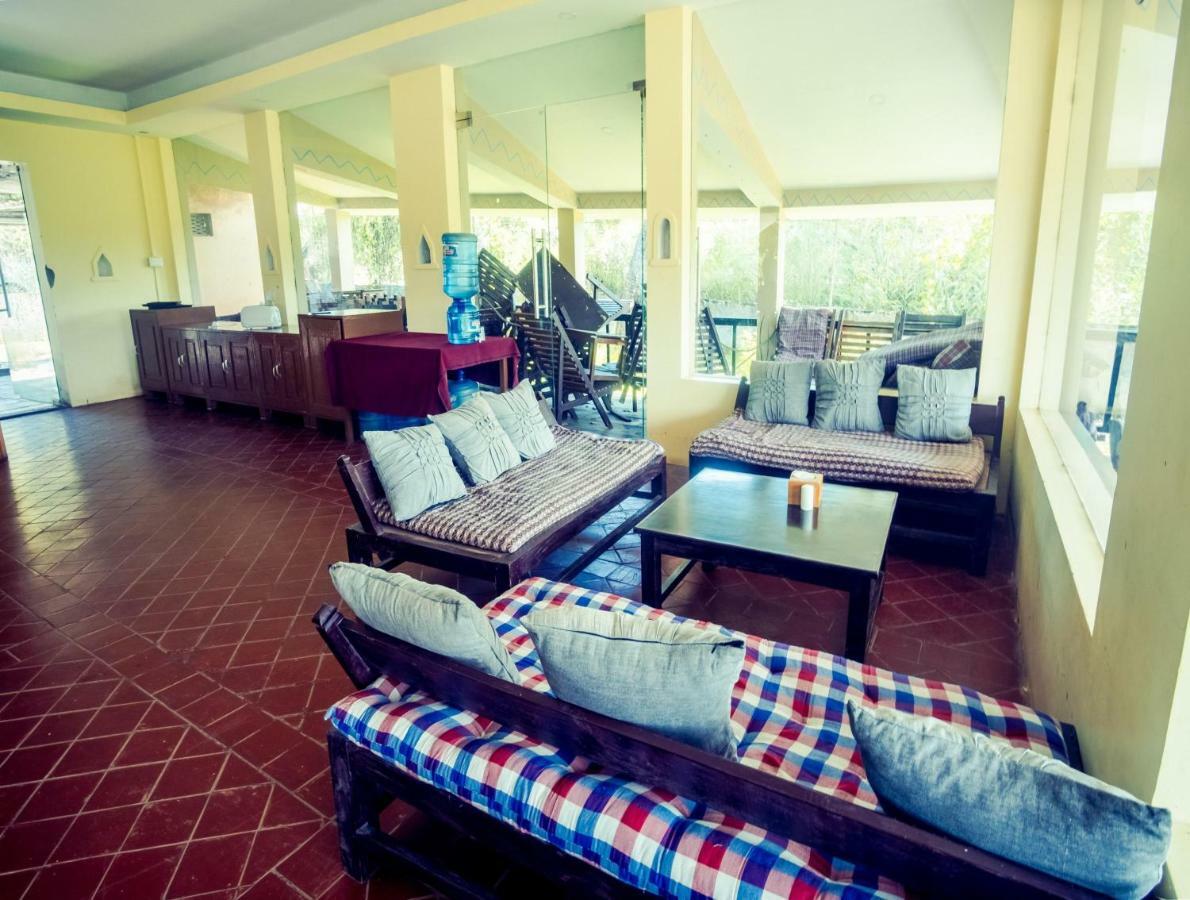Chitwan Riverside Resort Sauraha Exteriér fotografie