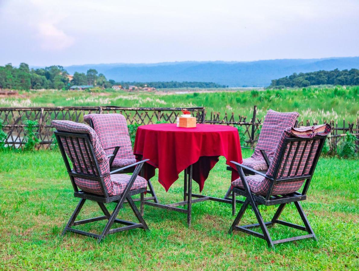 Chitwan Riverside Resort Sauraha Exteriér fotografie