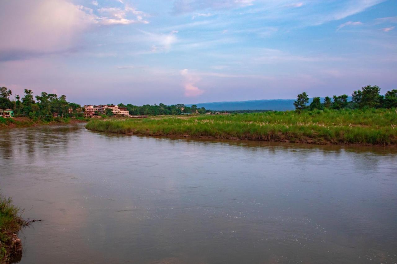 Chitwan Riverside Resort Sauraha Exteriér fotografie