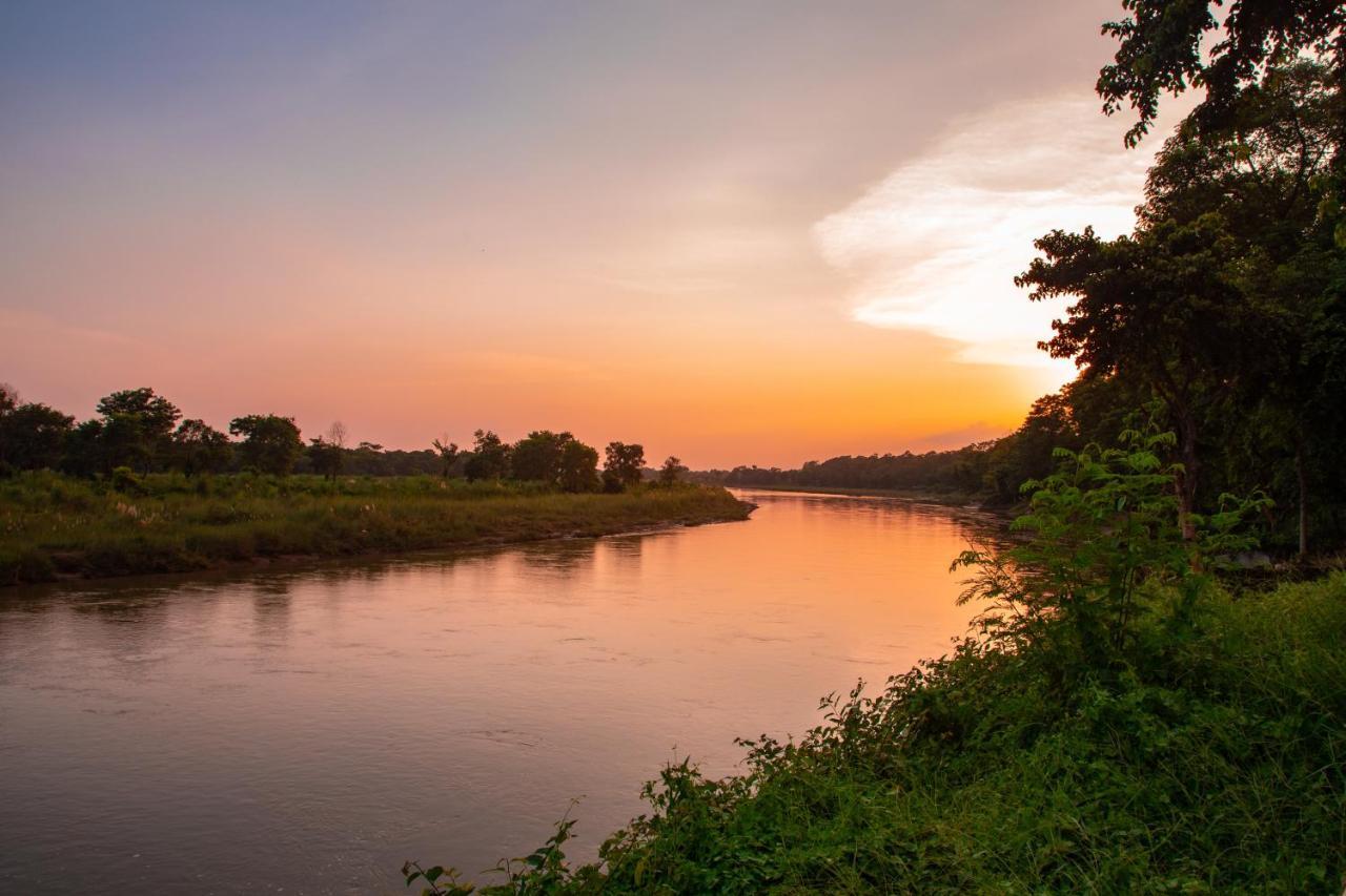 Chitwan Riverside Resort Sauraha Exteriér fotografie