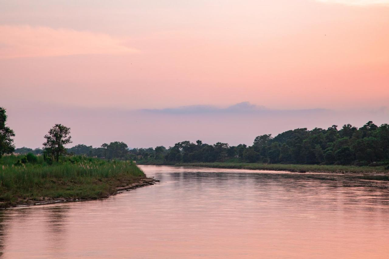 Chitwan Riverside Resort Sauraha Exteriér fotografie